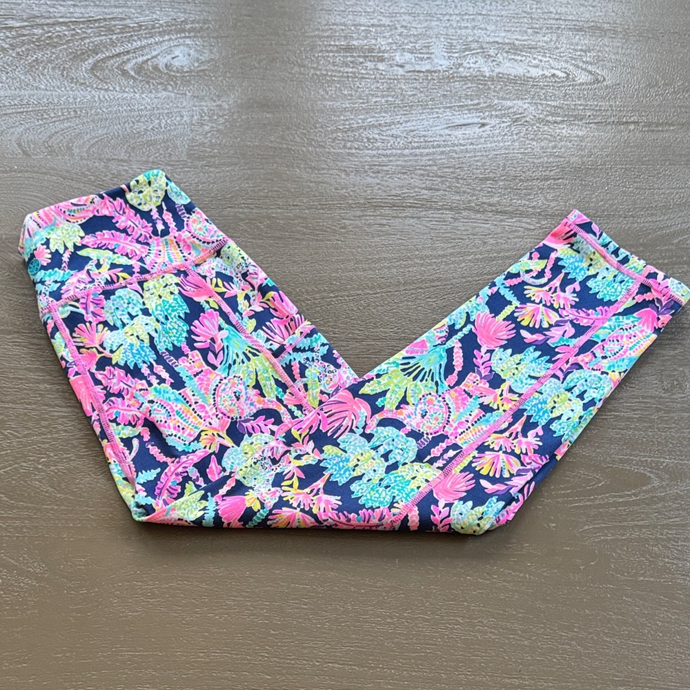 Lilly Pulitzer Luxletic Printed Capri Leggings with Pockets, size S, 20” inseam